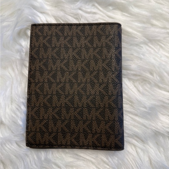 Michael Kors | Brand New, Never Used Passport Wallet Brown with Signature Logo - Picture 4 of 7